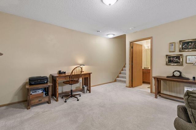 913 Oakwood Heights Circle, Eagan, MN 55123