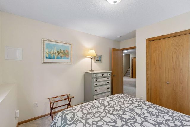 913 Oakwood Heights Circle, Eagan, MN 55123
