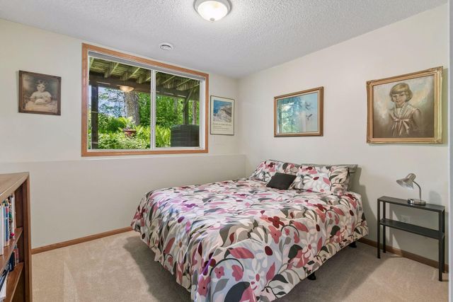913 Oakwood Heights Circle, Eagan, MN 55123