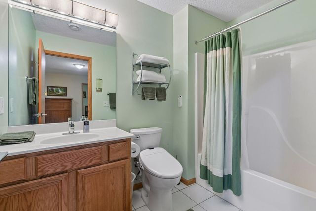 913 Oakwood Heights Circle, Eagan, MN 55123