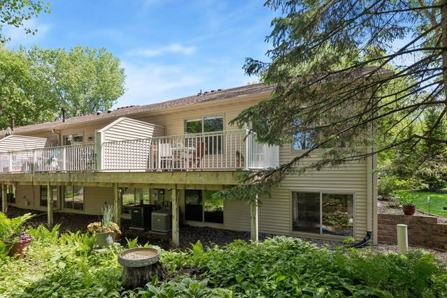 913 Oakwood Heights Circle, Eagan, MN 55123