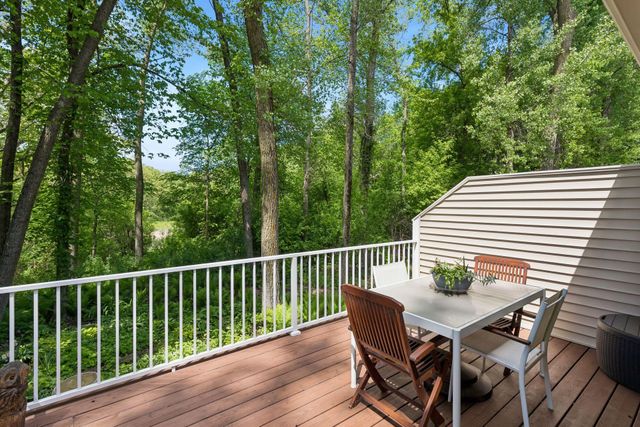 913 Oakwood Heights Circle, Eagan, MN 55123