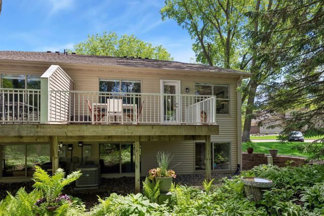 913 Oakwood Heights Circle, Eagan, MN 55123