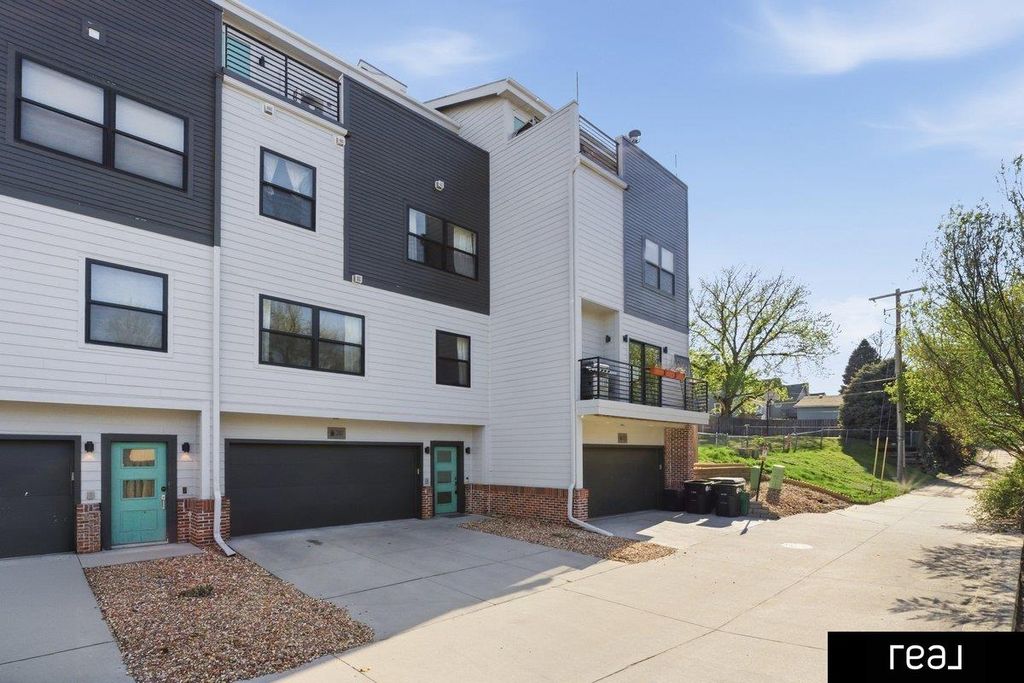 3117 mayberry Plaza, Omaha, NE 68105