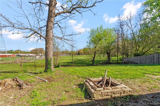 211 Gordon Drive, New Albany, IN 47150