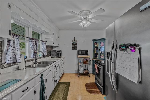 2252 Wards Gap Road, Mount Airy, NC 27030