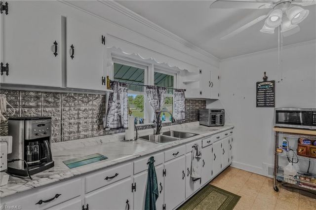 2252 Wards Gap Road, Mount Airy, NC 27030
