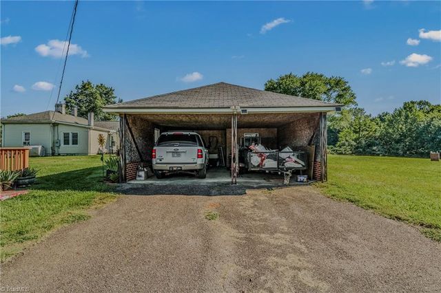 2252 Wards Gap Road, Mount Airy, NC 27030