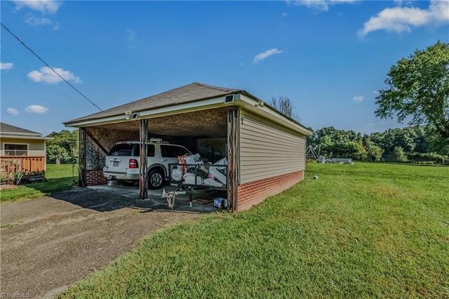 2252 Wards Gap Road, Mount Airy, NC 27030