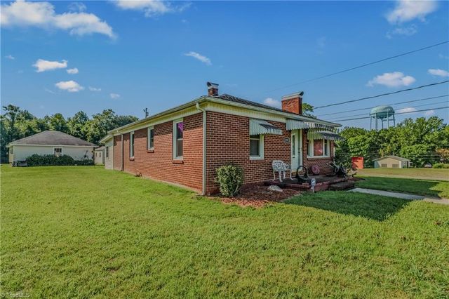 2252 Wards Gap Road, Mount Airy, NC 27030