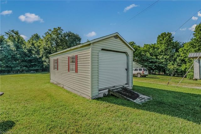 2252 Wards Gap Road, Mount Airy, NC 27030