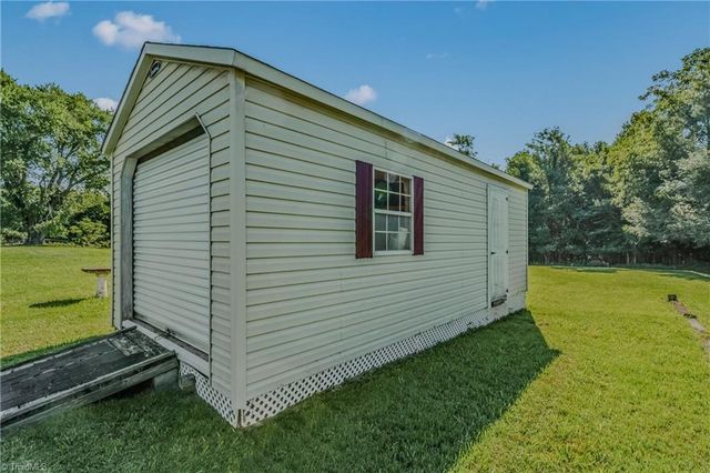 2252 Wards Gap Road, Mount Airy, NC 27030