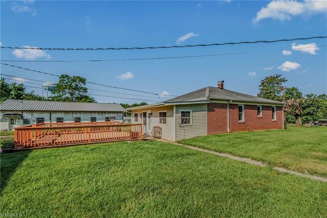 2252 Wards Gap Road, Mount Airy, NC 27030