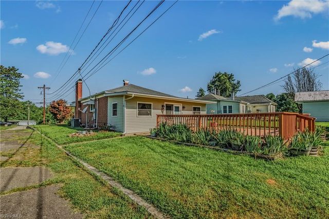 2252 Wards Gap Road, Mount Airy, NC 27030