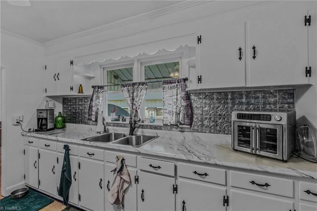 2252 Wards Gap Road, Mount Airy, NC 27030