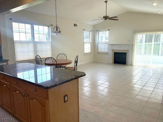 41 Victoria Dr, White Twp., NJ 07823