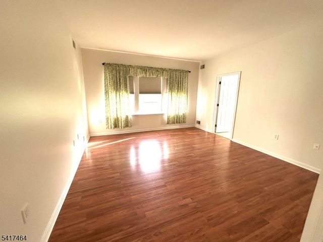 41 Victoria Dr, White Twp., NJ 07823