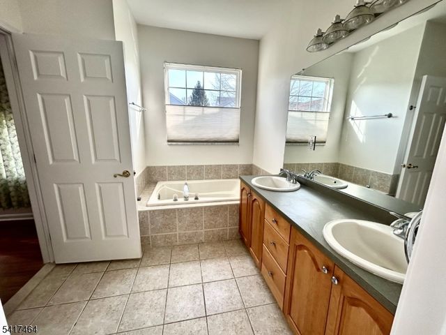 41 Victoria Dr, White Twp., NJ 07823