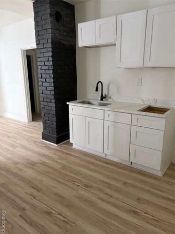 242 E Euclid Street, Detroit, MI 48202