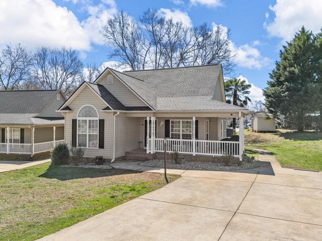 214 Cool Water Court, Boiling Springs, SC 29316