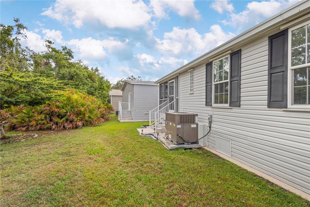 Image 5 of property listing at 3421 70TH AVENUE E, Ellenton, FL 34222