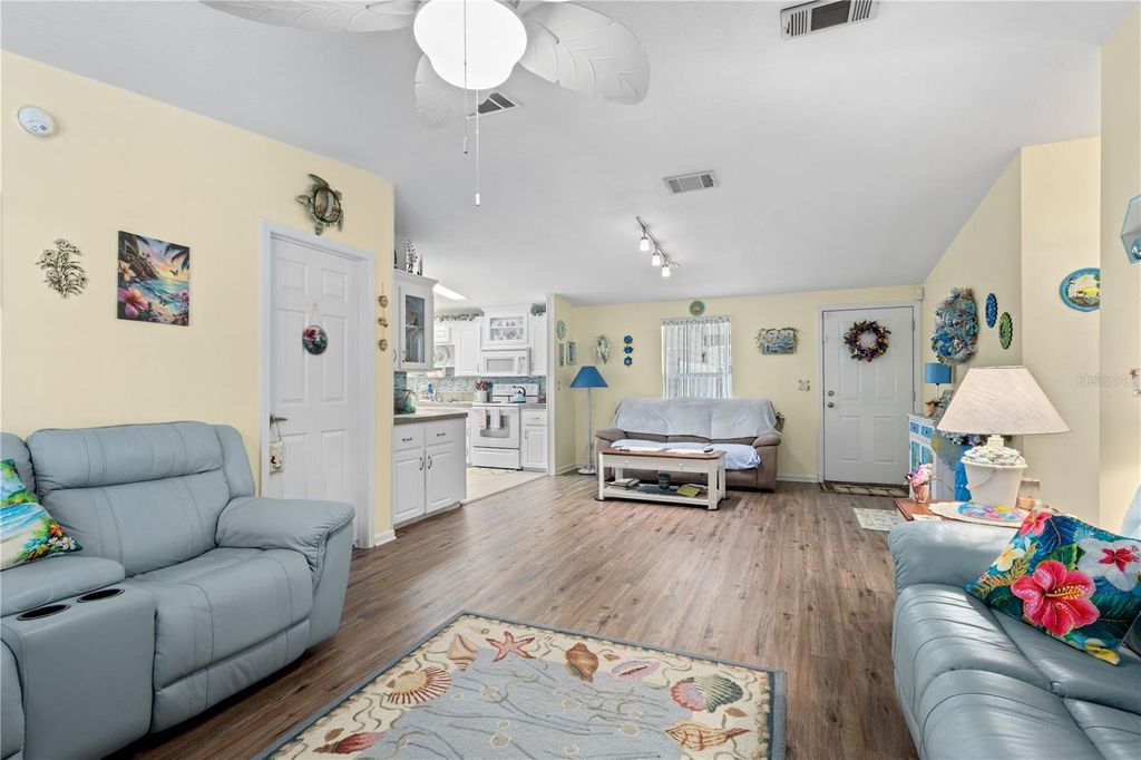 Image 8 of property listing at 3421 70TH AVENUE E, Ellenton, FL 34222