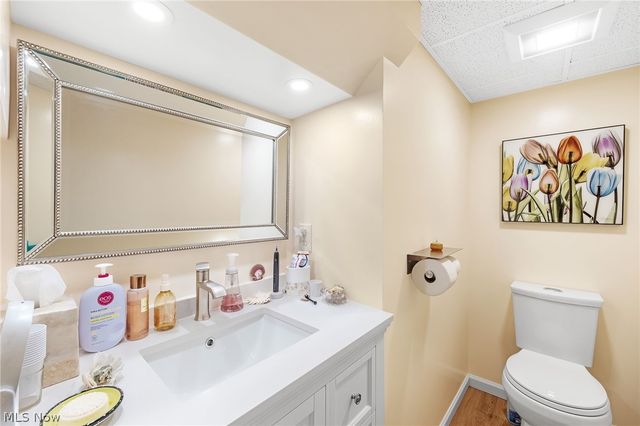1024 Oakwood Drive, Elyria, OH 44035