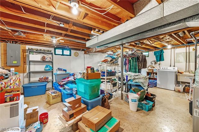 1024 Oakwood Drive, Elyria, OH 44035