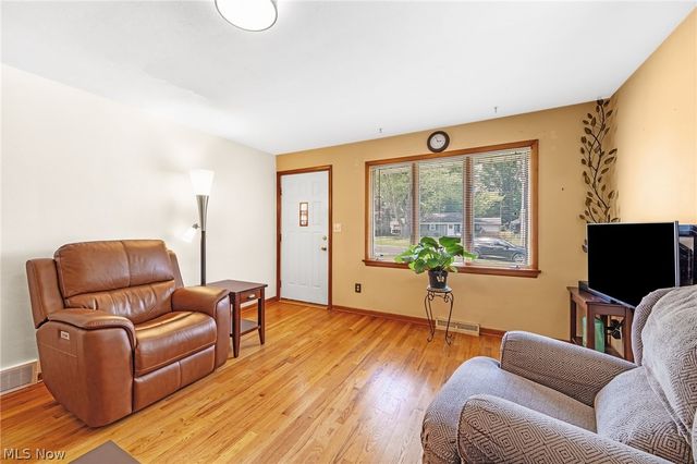 1024 Oakwood Drive, Elyria, OH 44035