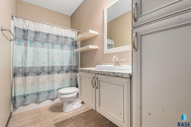 6332 S Badlands Ct, Sioux Falls, SD 57108