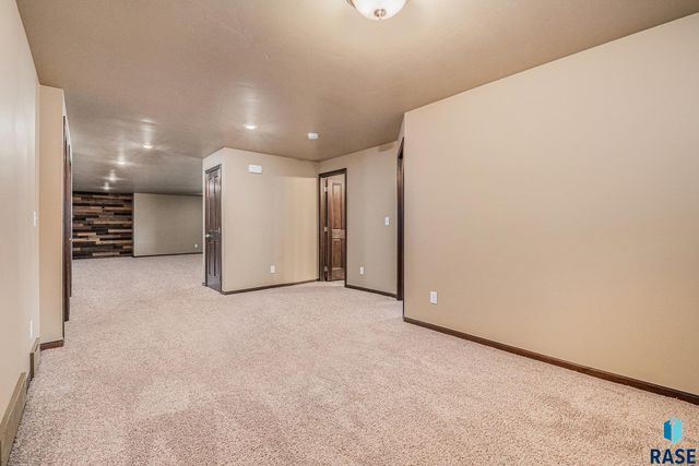 6332 S Badlands Ct, Sioux Falls, SD 57108