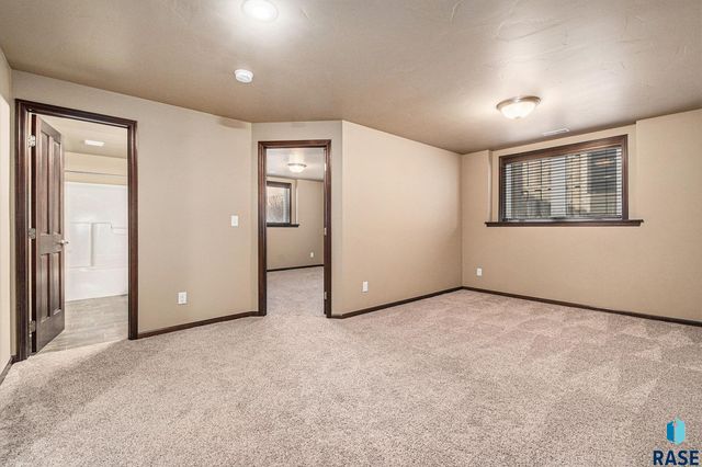 6332 S Badlands Ct, Sioux Falls, SD 57108