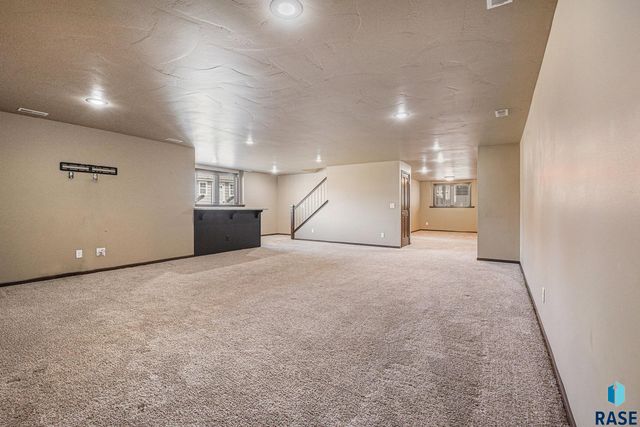 6332 S Badlands Ct, Sioux Falls, SD 57108