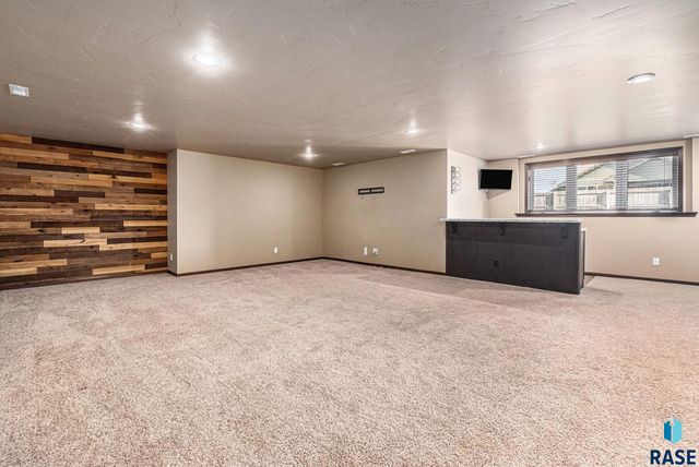 6332 S Badlands Ct, Sioux Falls, SD 57108