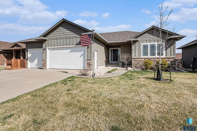 6332 S Badlands Ct, Sioux Falls, SD 57108