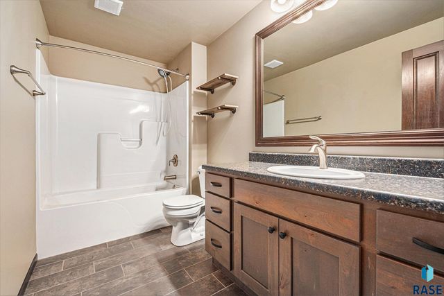 6332 S Badlands Ct, Sioux Falls, SD 57108