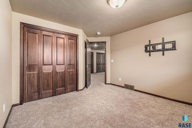 6332 S Badlands Ct, Sioux Falls, SD 57108