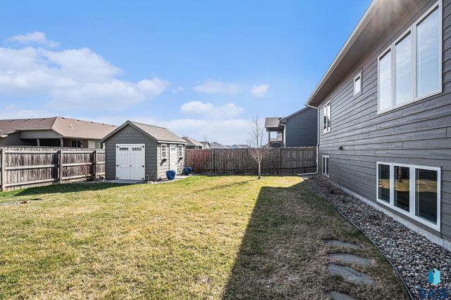 6332 S Badlands Ct, Sioux Falls, SD 57108