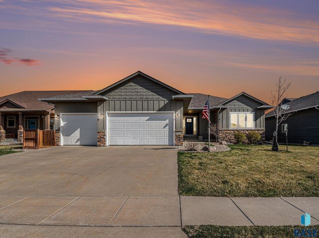 6332 S Badlands Ct, Sioux Falls, SD 57108