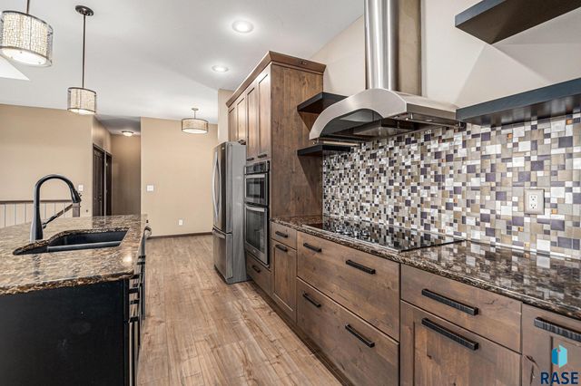 6332 S Badlands Ct, Sioux Falls, SD 57108