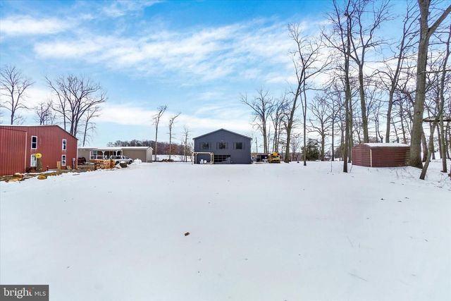 3828 BROWNTON RD, Felton, PA 17322