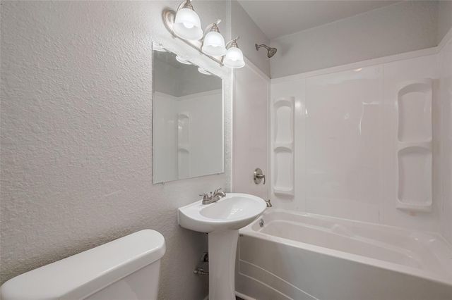 1311 Fred Street, El Campo, TX 77437