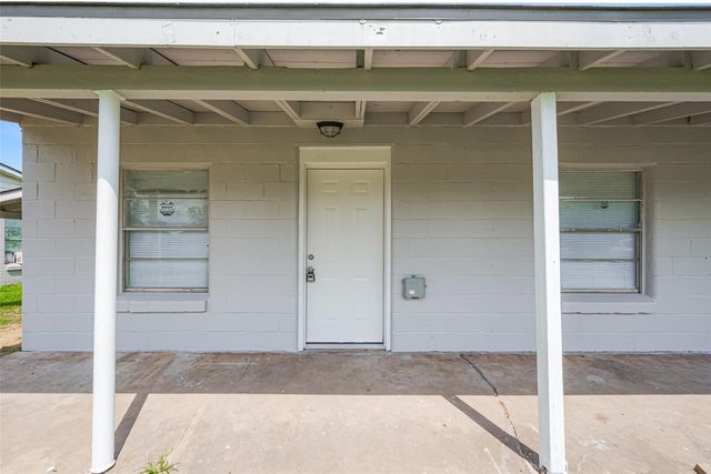 1311 Fred Street, El Campo, TX 77437