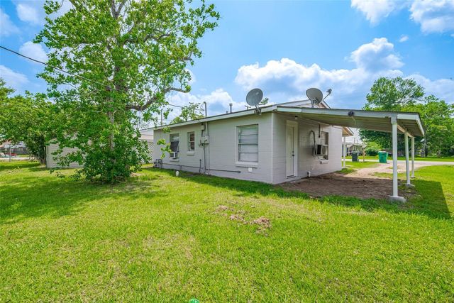 1311 Fred Street, El Campo, TX 77437