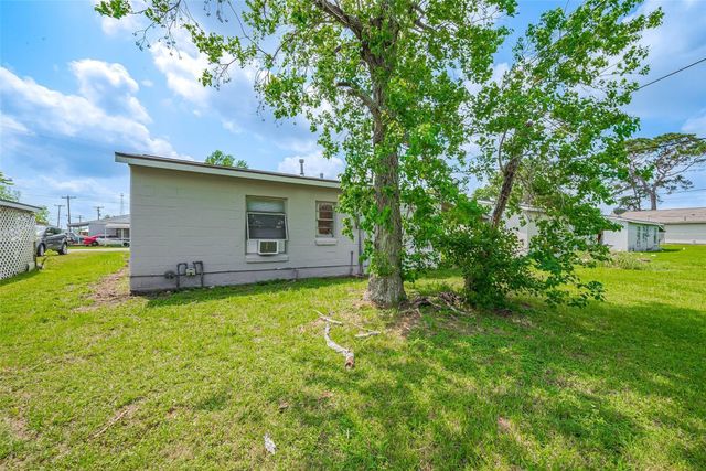 1311 Fred Street, El Campo, TX 77437