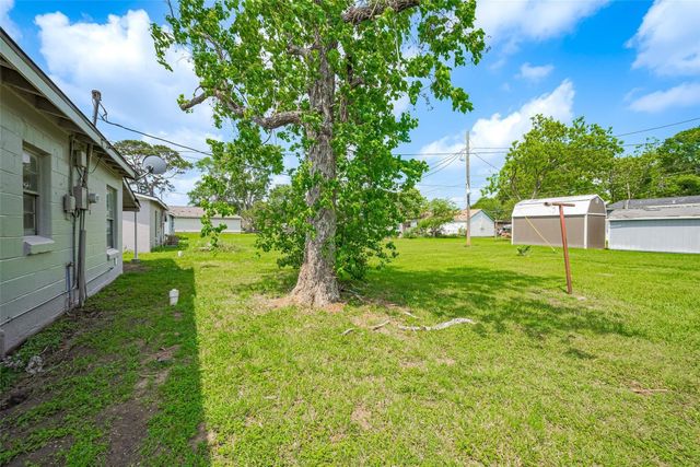 1311 Fred Street, El Campo, TX 77437