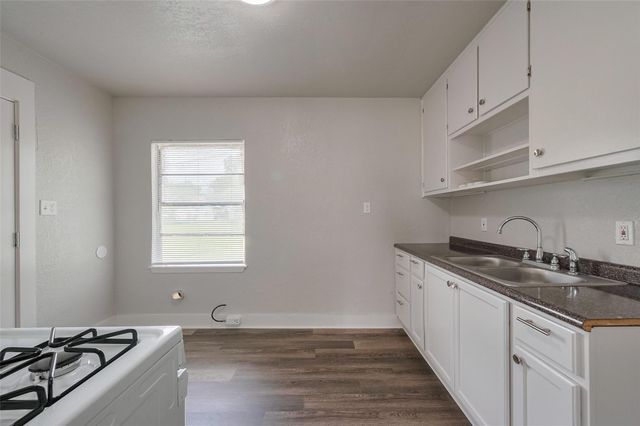 1311 Fred Street, El Campo, TX 77437