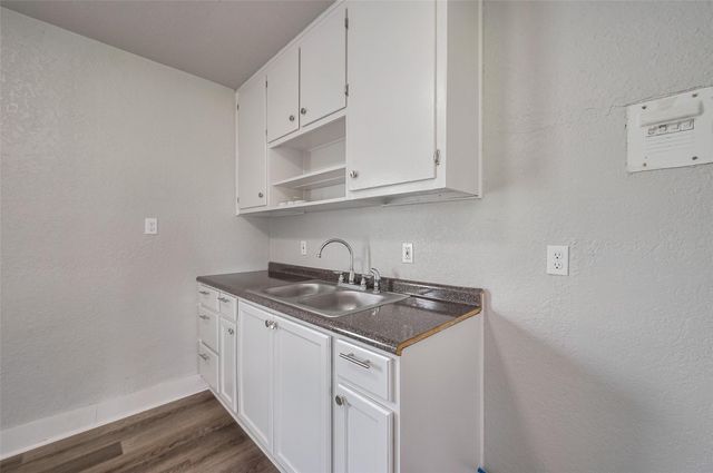 1311 Fred Street, El Campo, TX 77437