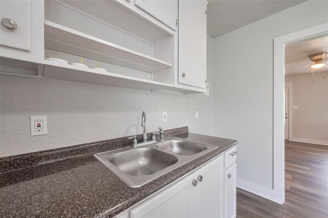 1311 Fred Street, El Campo, TX 77437