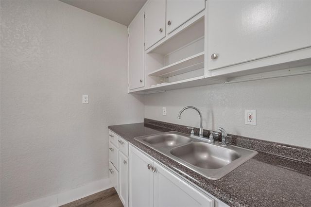 1311 Fred Street, El Campo, TX 77437